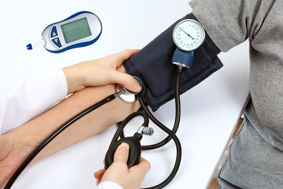 Medición de la presión arterial para la hipertensión. 